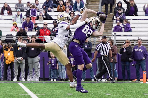 Owen Coutts makes a sensational TD catch to finish up spring ball in 2023.