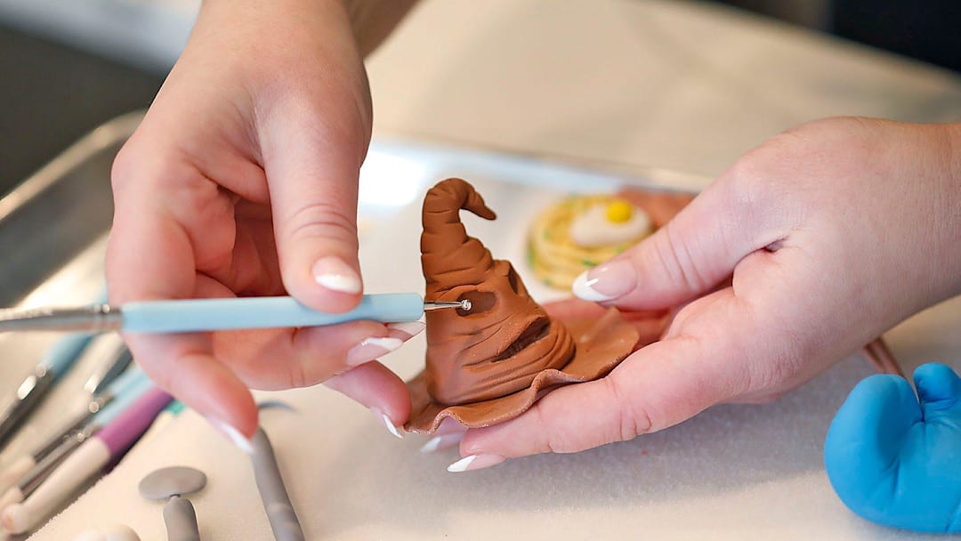 Food Network’s ‘Harry Potter: Wizards of Baking’ brings pastry chefs to iconic Harry Potter sets, where they’ll conjure up desserts that are as magical as they are delicious.