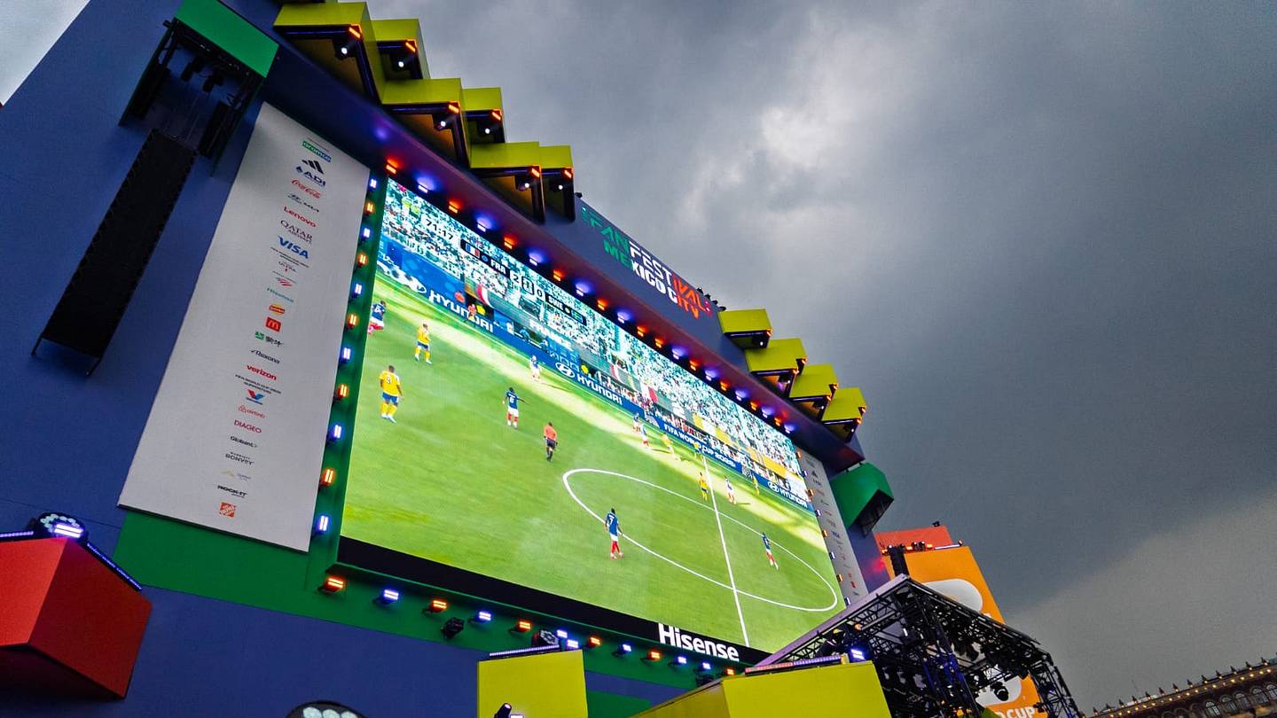 El Fan Fest sobrevivió a la eliminación de México: el Zócalo conservó más de la mitad de su público