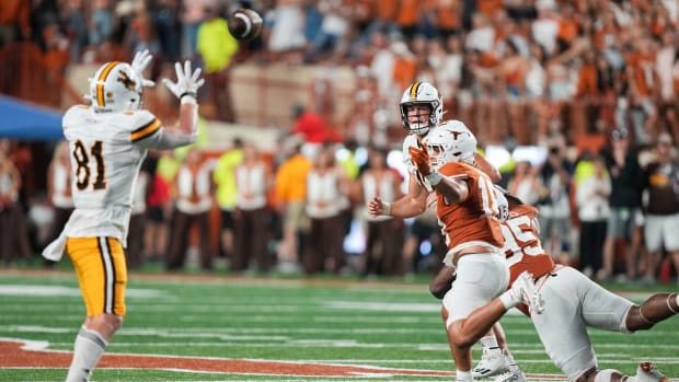 Wyoming Cowboys tight end Treyton Welch (81) makes a reception against the Texas Longhorns 