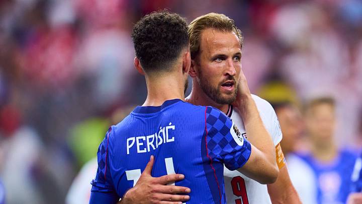 Kane marcó de penal a los 12 minutos y de cabeza a los 42', con el que llegó a los 10 goles en Mundiales