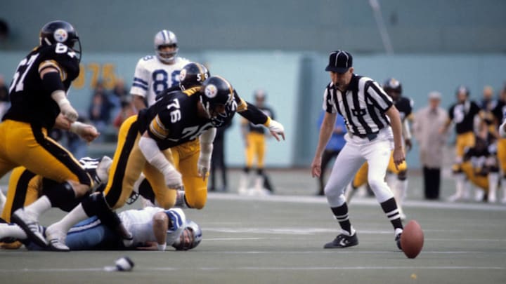 Los Steelers le pasaron por encima a los Dallas Cowboys y a su quarterback Roger Staubach.