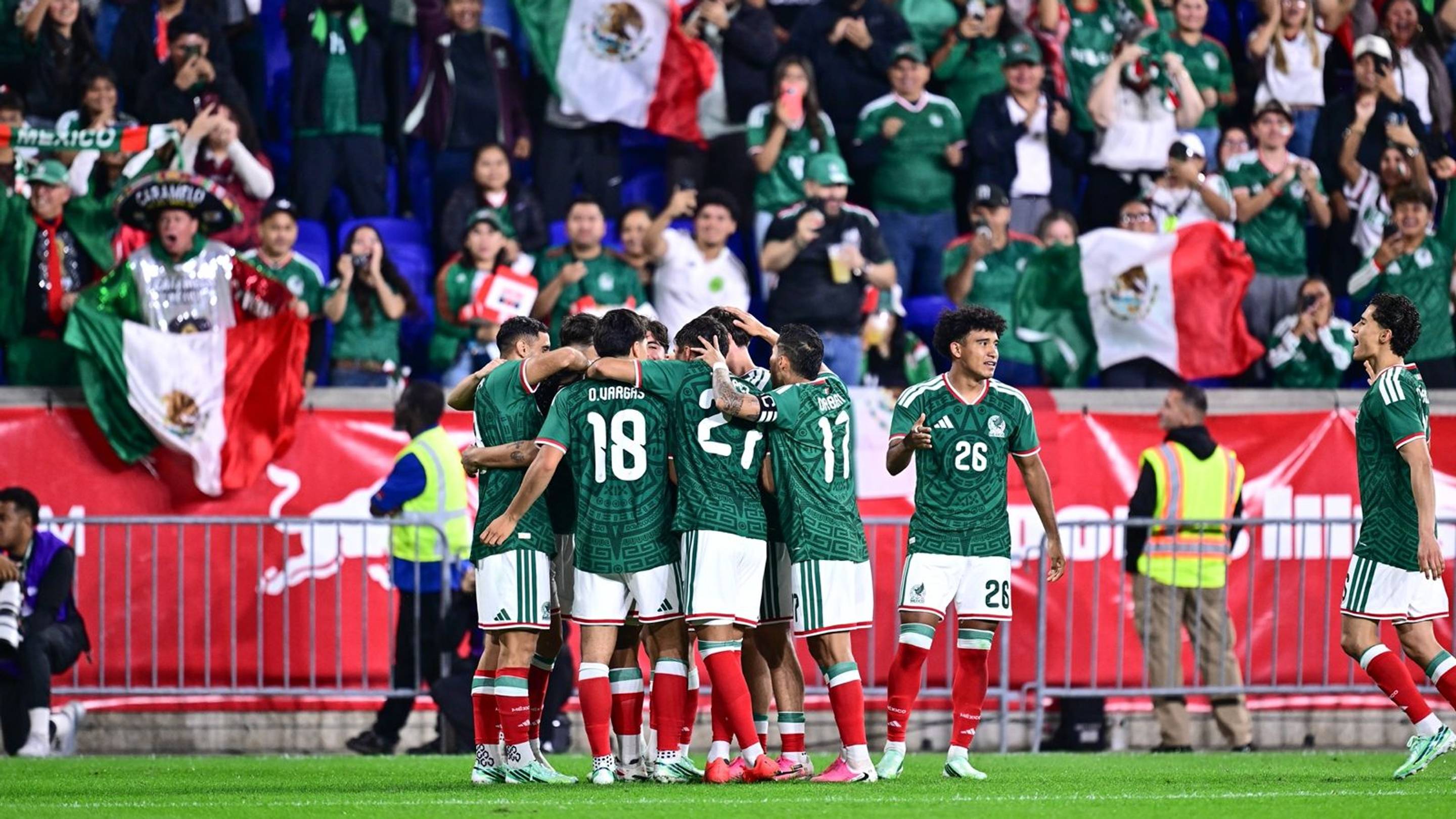 México cambia de nombres, pero vuelve a empatar ante Perú