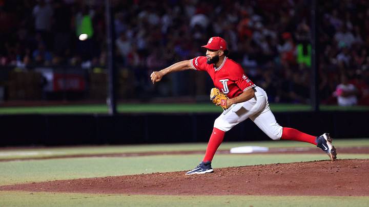 Adonis Medina, lanzador de los Toros de Tijuana, ganador del Juego 1