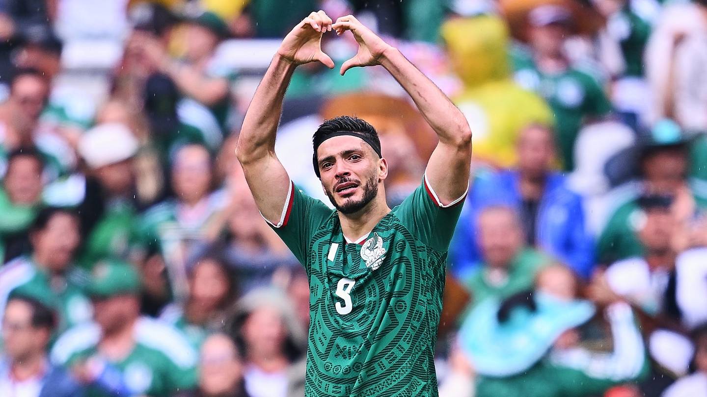 Con llanto y récord, Raúl Jiménez anota su primer gol mundia