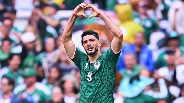Raúl Jiménez sufrió la pérdida de su padre en marzo, y le dedicó su primer gol en Mundiales. Raúl Jiménez sufrió la pérdida de su padre en marzo, y le dedicó su primer gol en Mundiales.