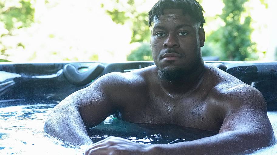 Kansas City Chiefs guard Trey Smith