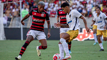 O lateral Wesley recebeu sondagens de clubes europeus, mas segue no Flamengo