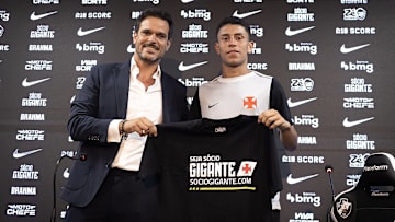 Rojas foi apresentado oficialmente nesta segunda-feira