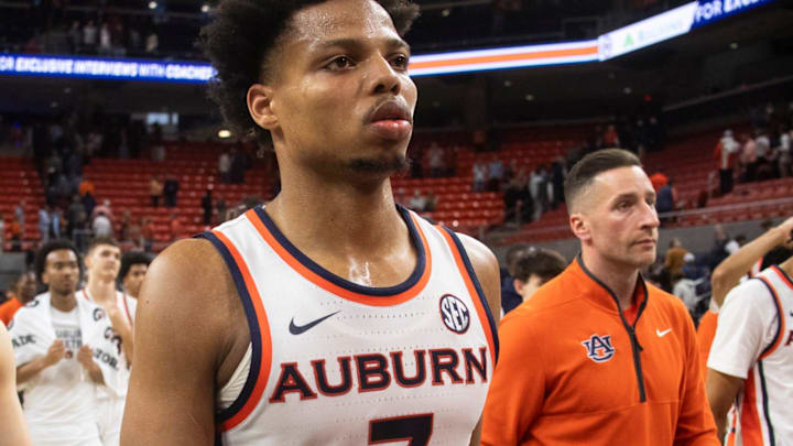 Auburn Tigers forward Keyshawn Hall (7) and head coach Steven Pearl leave the court as Auburn Tigers take on Alabama Crimson Tide at Neville Arena in Auburn, Ala. on Saturday, Feb. 7, 2026. Alabama Crimson Tide defeated Auburn Tigers 96-92.
