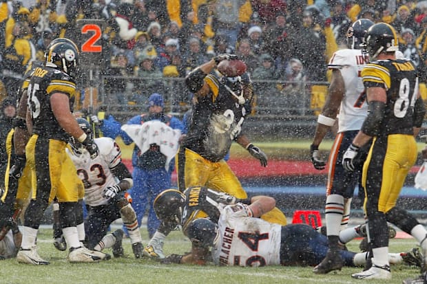 Jerome Bettis celebrates a 2005 touchdown against the Chicago Bear
