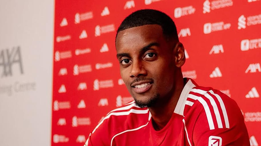 Alexander Isak in Liverpool kit.