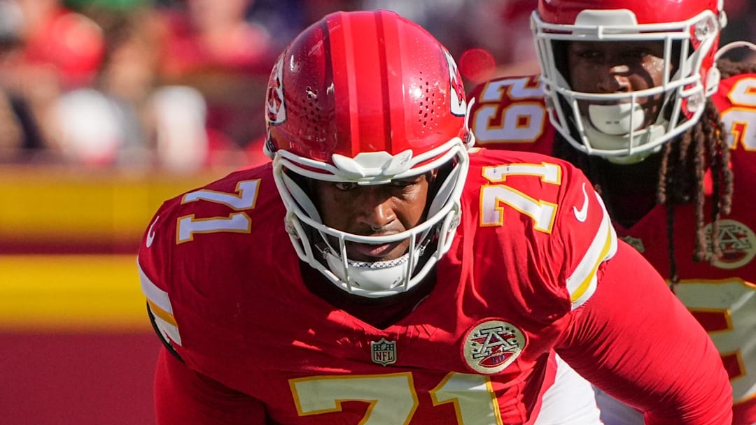 Sep 28, 2025; Kansas City, Missouri, USA; Kansas City Chiefs offensive tackle Josh Simmons (71) and running back Kareem Hunt (29) line up against the Baltimore Ravens during the game at GEHA Field at Arrowhead Stadium. Mandatory Credit: Denny Medley-Imagn Images