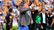 Miguel Herrera y Tigres sufrieron su segunda derrota consecutiva, luego de ser superados 0-2 por América.