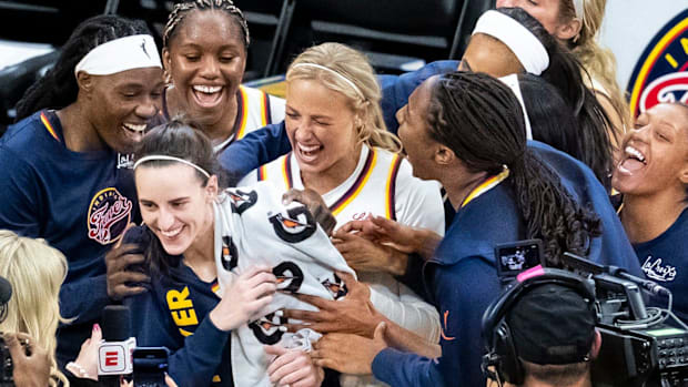 The Indiana Fever celebrate Indiana Fever guard Caitlin Clark (22) Sunday, May 4, 2025
