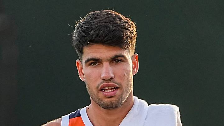 Carlos Alcaraz arrives on the practice courts