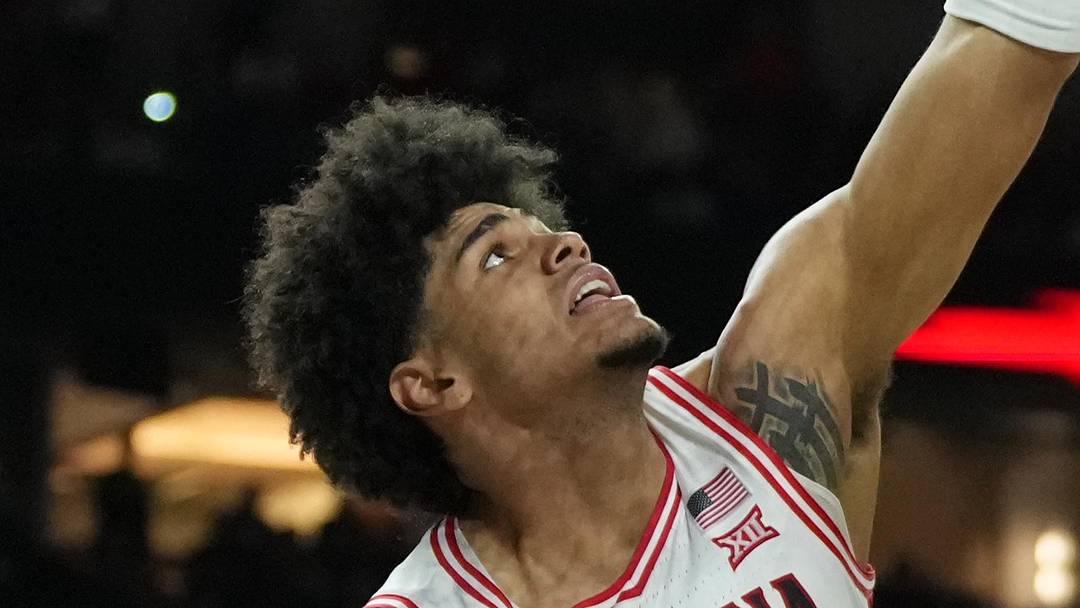 Apr 4, 2026; Indianapolis, IN, USA; Michigan Wolverines forward Morez Johnson Jr. (21) in action against Arizona Wildcats forward Koa Peat (10) in the second half during a semifinal of the Final Four of the men's 2026 NCAA Tournament at Lucas Oil Stadium. Mandatory Credit: Robert Deutsch-Imagn Images