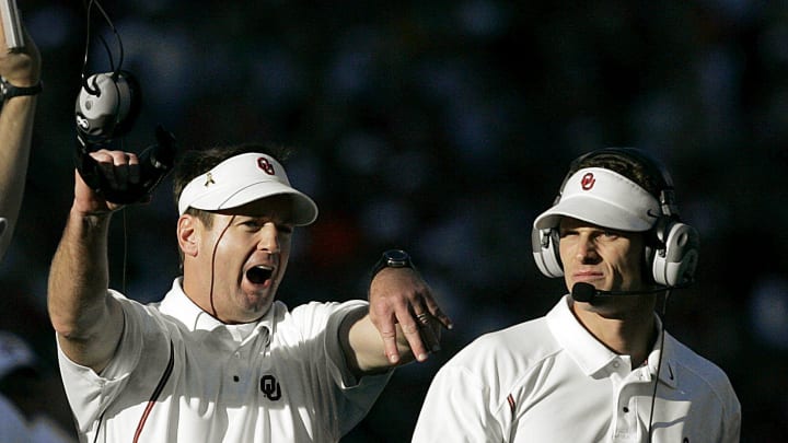 Oklahoma coach Bob Stoops (left) and defensive coordinator Brent Venables.