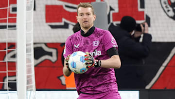 Lukas Hradecky ärgert sich über die vielen Remis. 