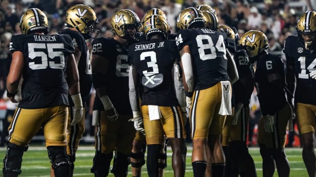 Vanderbilt Commodores football players in a huddle.