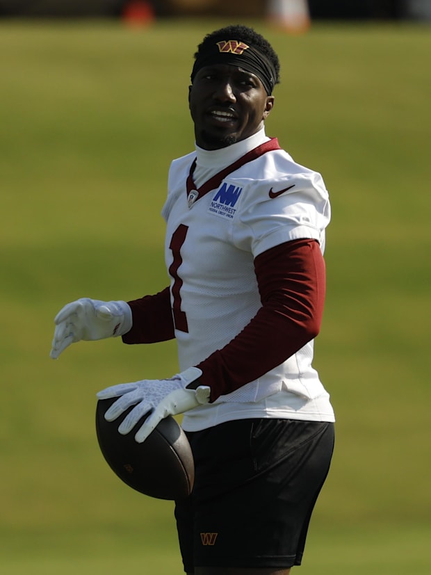 Washington Commanders wide receiver Deebo Samuel Sr. (1).
