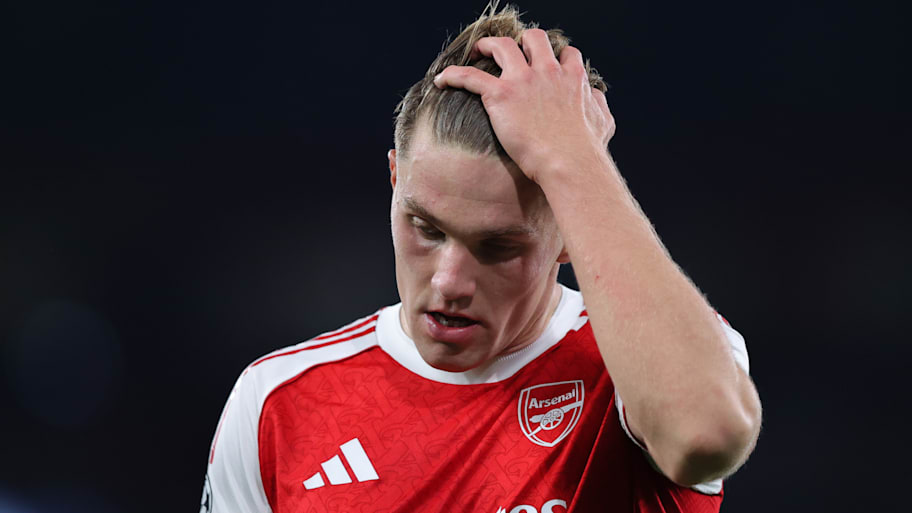 Viktor Gyökeres running his hand through his hair.