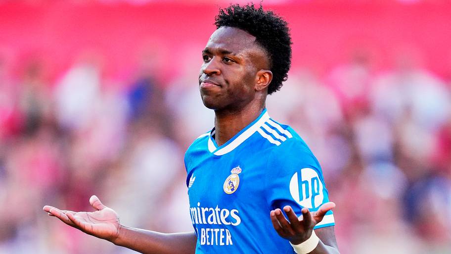 Vinícius Júnior spreading his arms.