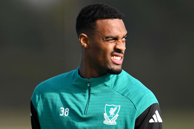 Ryan Gravenberch grimacing.