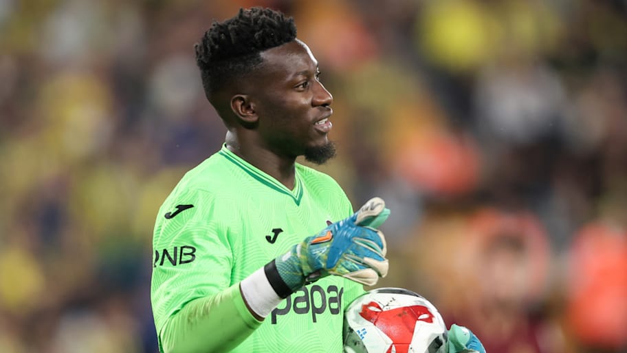 André Onana holding a ball.