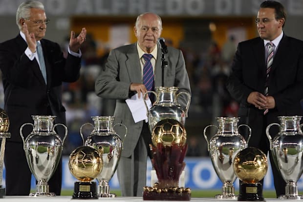 ซูเปอร์ บัลลง ดอร์ ที่จัดแสดงในสนามอัลเฟรโด ดิ สเตฟาโน ในปี 2006