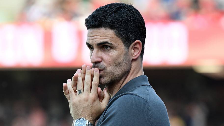 Mikel Arteta looking pained.