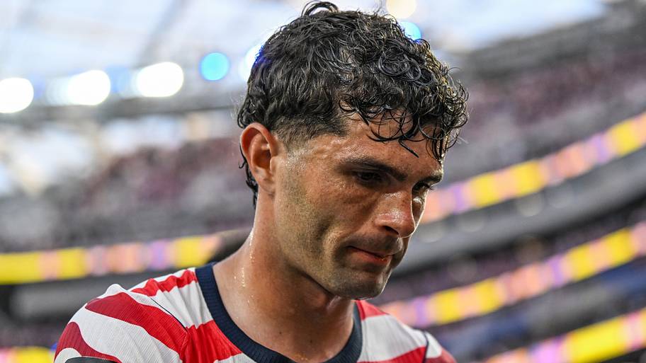 Christian Pulisic looking downtrodden.