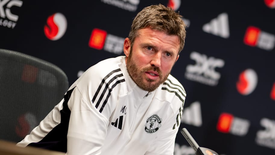 Michael Carrick answering questions.
