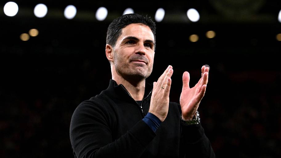 Mikel Arteta clapping.