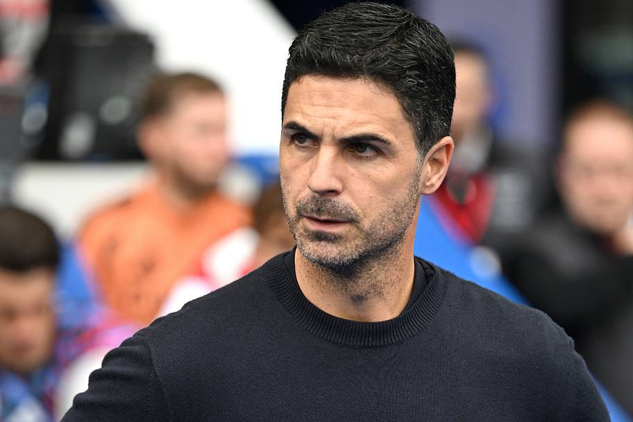 Mikel Arteta looking stern.