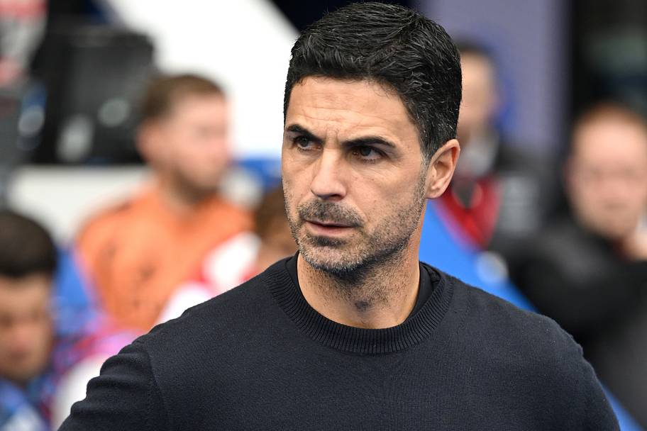 Mikel Arteta looking stern.