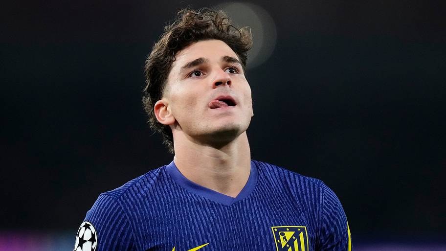 Julián Álvarez licking his lips.