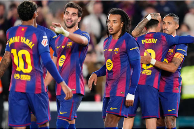 นักเตะบาร์เซโลนาฉลองประตูของราฟินญ่า