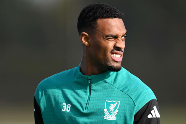 ไรอัน กราเวนแบร์ช แสดงอาการไม่สบาย