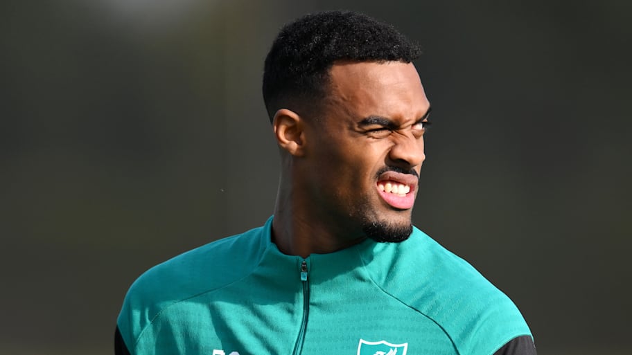 Ryan Gravenberch grimacing.