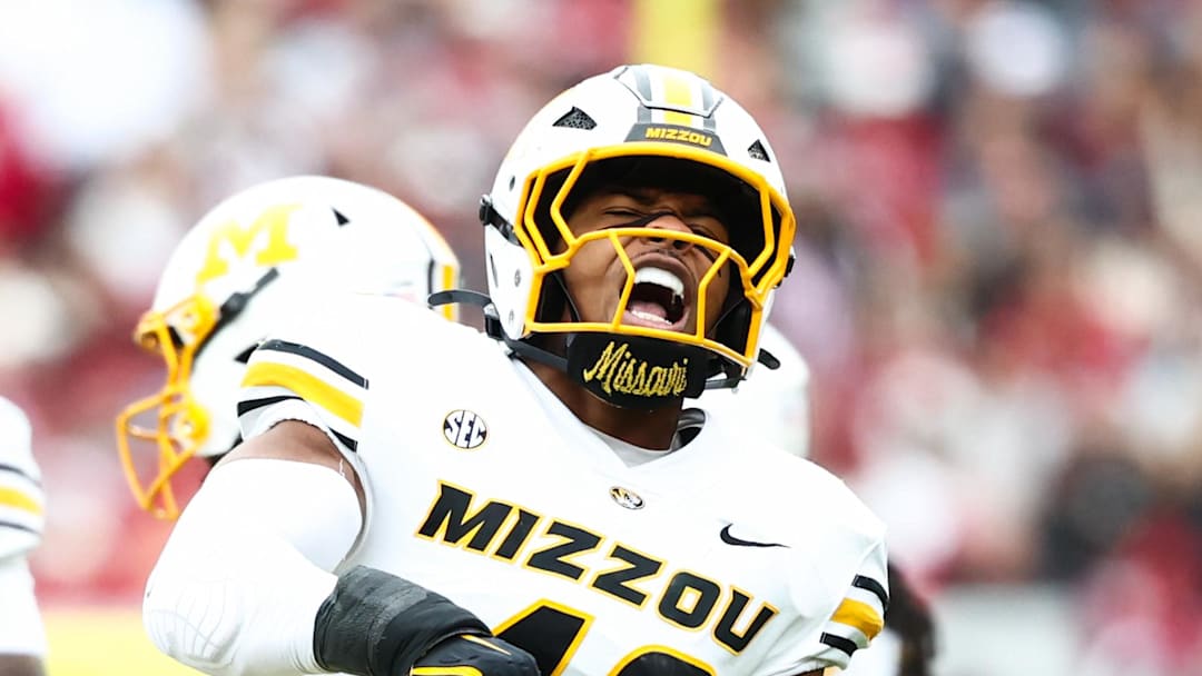 Missouri Tigers linebacker Josiah Trotter (40) reacts during the first quarter against the Oklahoma Sooners 