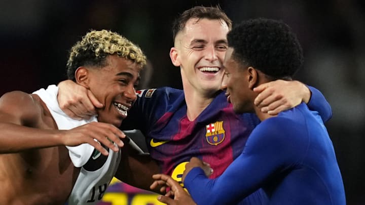 ดาวดวงบาร์เซโลนาเปล่งประกายสดใสขณะแชมป์เก่าถล่มเอลเช่ในการแสดงพลิกสถานการณ์สุดอลังการ