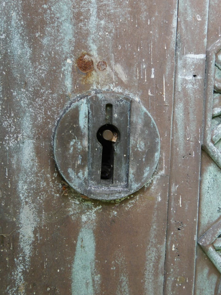The keyhole of the mausoleum. 