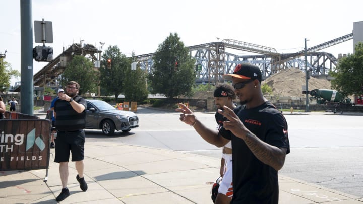 Cincinnati Bengals wide receiver Ja'Marr Chase (1) gestures to fans while walking back to the stadium after Cincinnati Bengals training camp on the Kettering Health Practice Fields in Cincinnati on Sunday, Aug. 4, 2024.