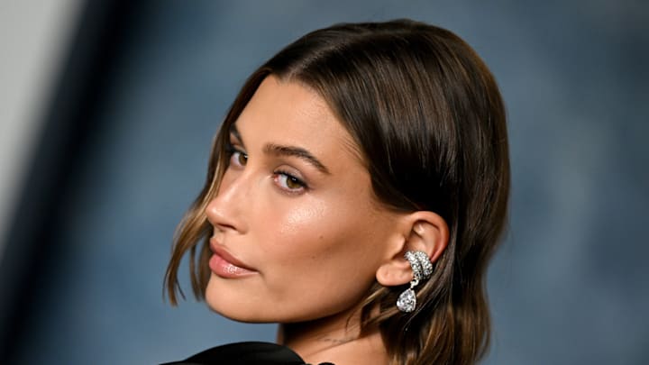Hailey Bieber attends the Vanity Fair Oscar Party Hosted By Radhika Jones Hailey Bieber attends the Vanity Fair Oscar Party Hosted By Radhika Jones