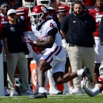 Oklahoma wide receiver Deion Burks