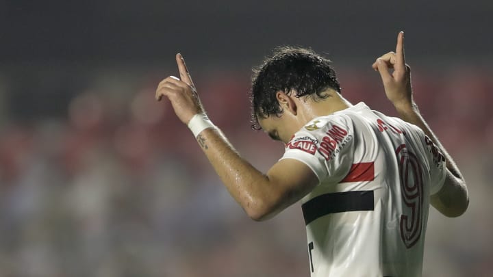 Centroavante propôs acordado para rescindir o contrato Centroavante propôs acordado para rescindir o contrato