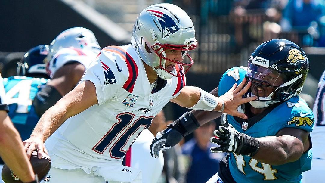New England Patriots quarterback Drake Maye (10) eludes Jacksonville Jaguars defensive end Travon Walker (44) in the first quarter during an NFL football game at EverBank Stadium, Sunday, September 27, 2026, in Jacksonville, Fla. [Doug Engle/Florida Times-Union]
