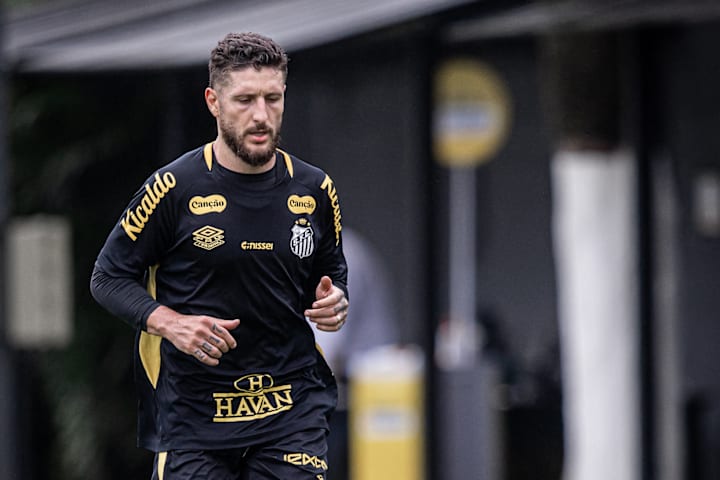Zé Rafael, meio-campista do Santos em 2025