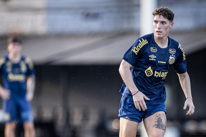 Benjamín Rollheiser, meia-atacante do Santos em 2025